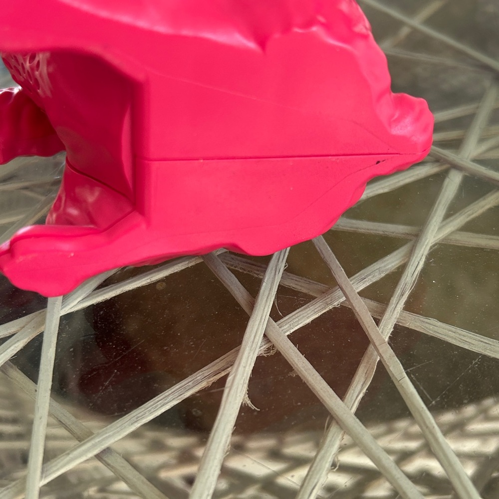 Juicy Couture x Urban Outfitters Pink Dog Bluetooth Speaker - Picture 4 of 13